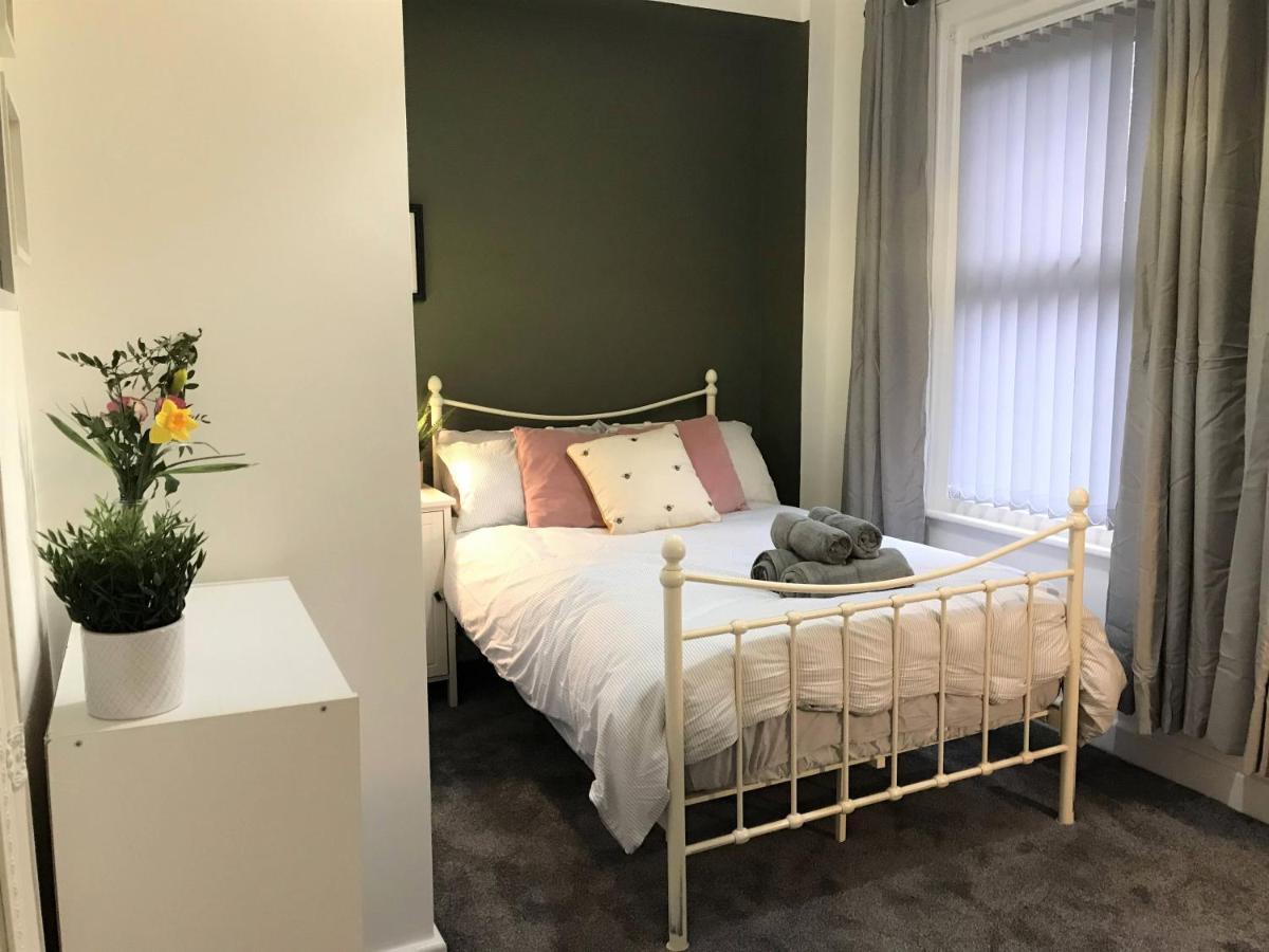 Stylish Modern 3-Bed House Nr Manchester City Ctr Whitefield Esterno foto
